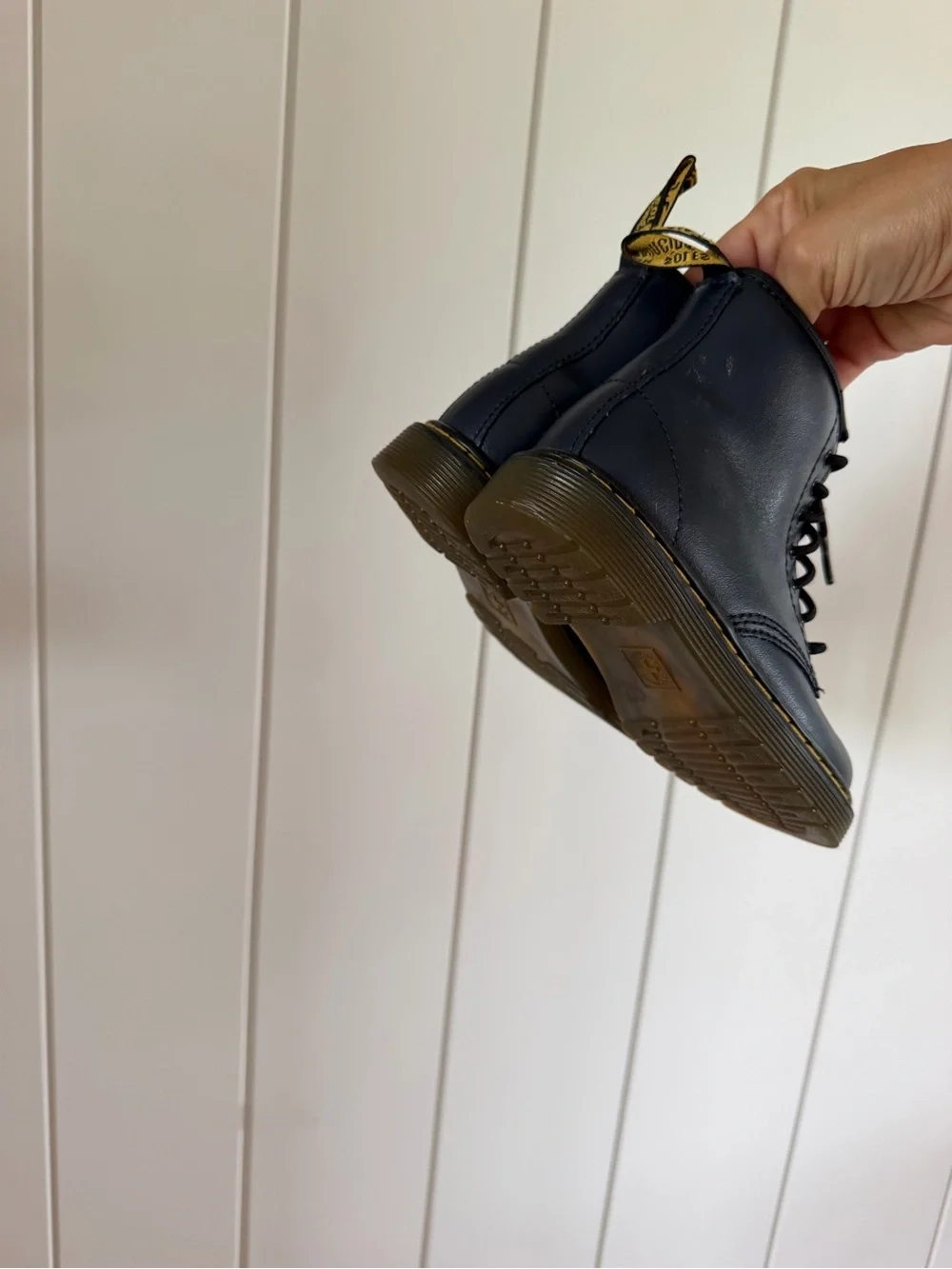 Dr. Martens classic lace
